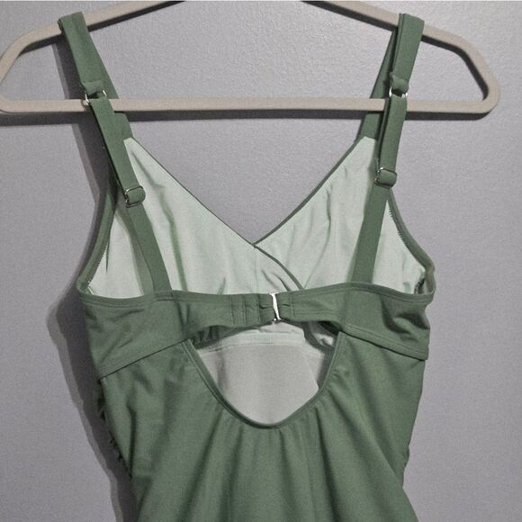 Cupshe Bathing Suit in a Beautiful Green. NWT-Size M - Picture 5 of 9
